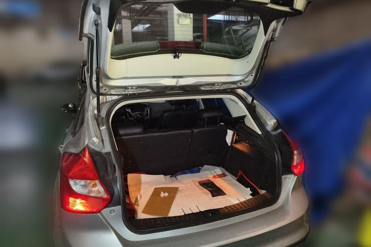 Used Ford Focus 2012 Sedan 1.6L Manual Comfort Model Trunk