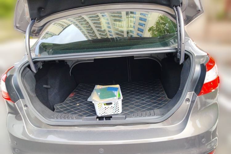Used Ford Focus 2012 Sedan 1.6L Automatic Fashion Edition Trunk