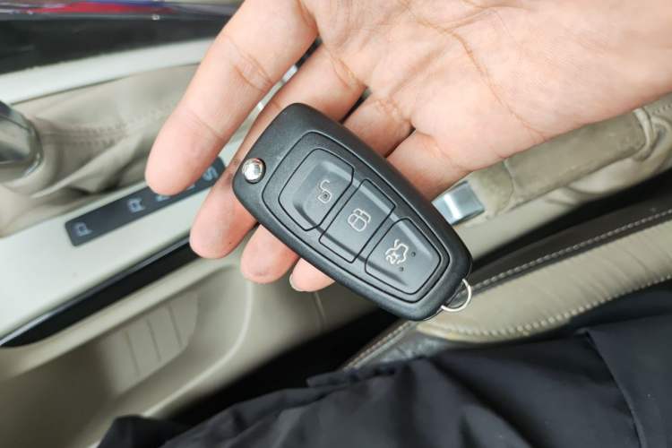 Used Ford Focus 2012 Sedan 1.6L Automatic Fashion Edition Vehicle Key