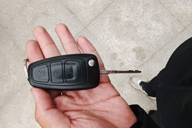 Used Ford Focus 2012 Sedan 1.6L Automatic Fashion Edition Vehicle Key