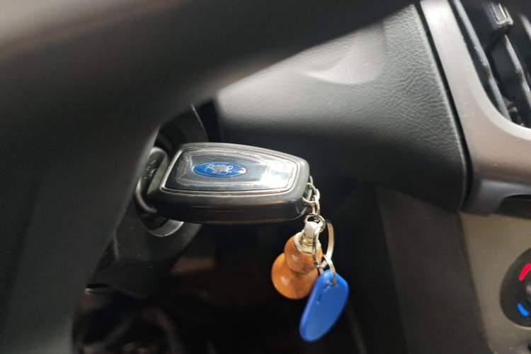 Used Ford Focus 2012 Sedan 1.6L Automatic Fashion Edition Vehicle Key