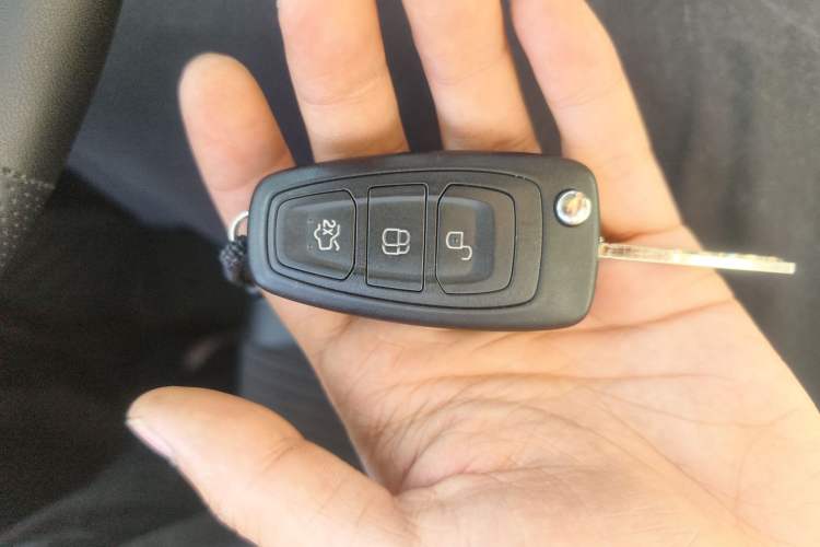 Used Ford Focus 2012 Hatchback 1.6L Automatic Fashion Edition Vehicle Key