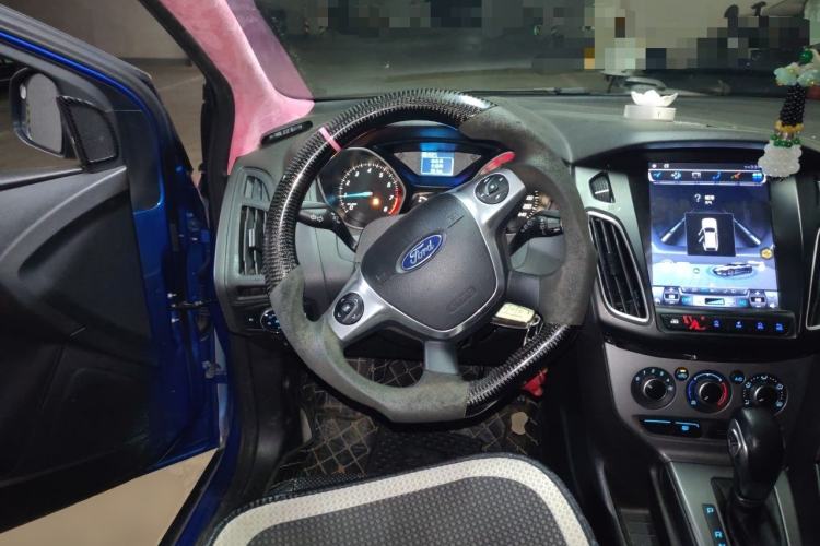 Used Ford Focus 2012 Hatchback 1.6L Automatic Comfort Model Steering Wheel