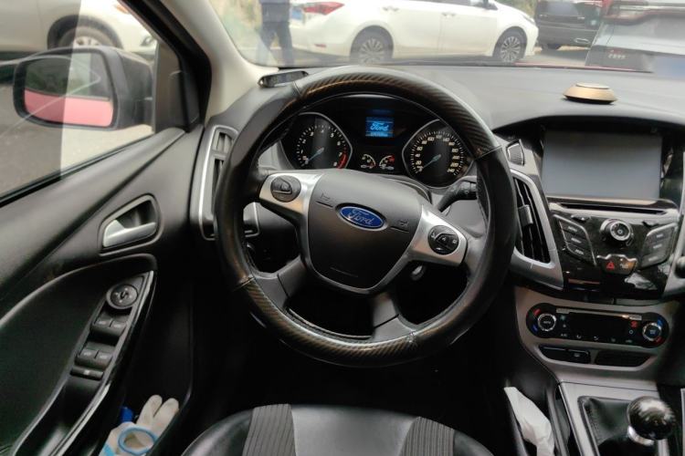 Used Ford Focus 2012 Sedan 1.6L Manual Fashion Edition Steering Wheel
