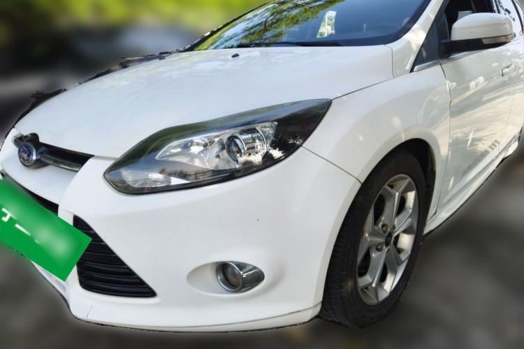 Gebrauchter Ford Focus 2012 Hatchback 2.0L Automatic Luxury Sport Model Guazi used car, China used car export, Used car for sale, Used cars, Cheapest cars for sale