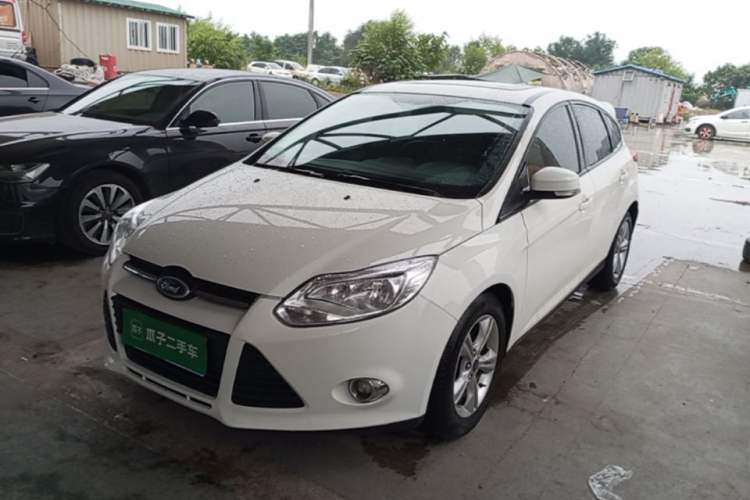Used Ford Focus 2012 Hatchback 1.6L Manual Fashion Edition Guazi used car, China used car export, Used car for sale, Used cars, Cheapest cars for sale