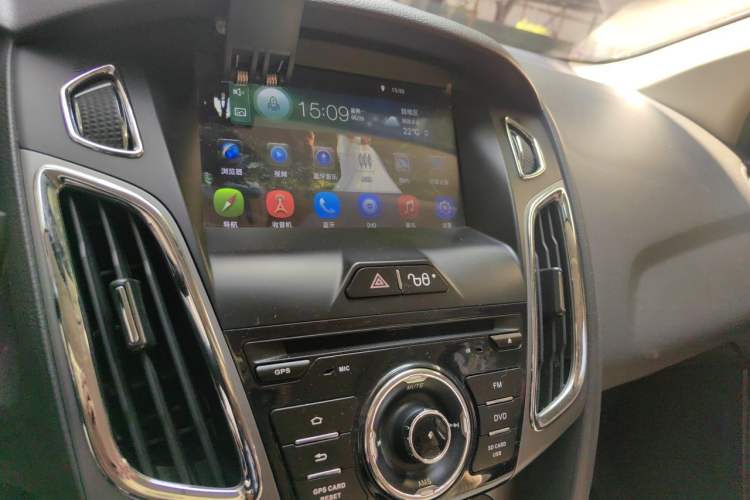 Used Ford Focus 2012 Sedan 1.6L Automatic Fashion Edition Audio And AC Panel