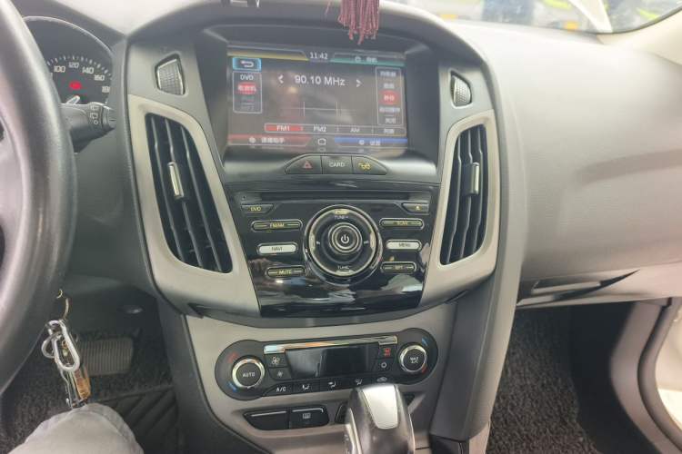 Used Ford Focus 2012 Hatchback 1.6L Automatic Fashion Edition Audio And AC Panel