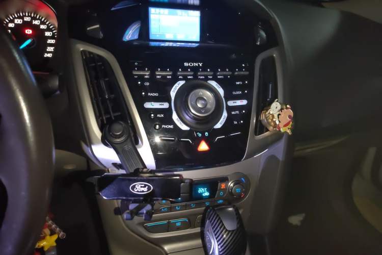 Used Ford Focus 2012 Sedan 1.6L Automatic Prestige Model Audio And AC Panel