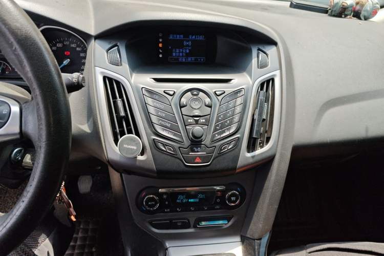 Used Ford Focus 2012 Hatchback 1.6L Manual Fashion Edition Audio And AC Panel