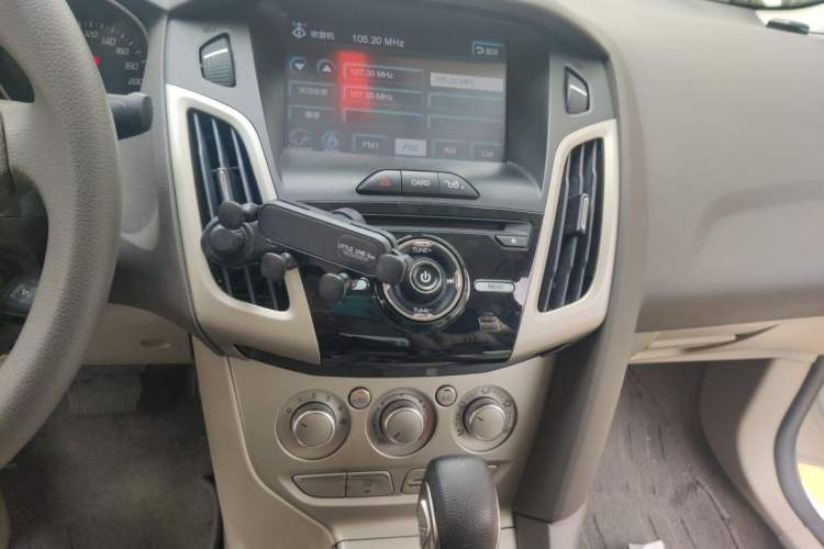 Used Ford Focus 2012 Sedan 1.6L Automatic Comfort Model Audio And AC Panel