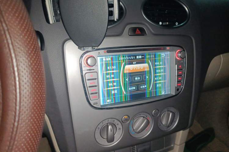 Used Ford Focus 2012 Hatchback Classic 1.8L Automatic Fashion Edition Audio And AC Panel