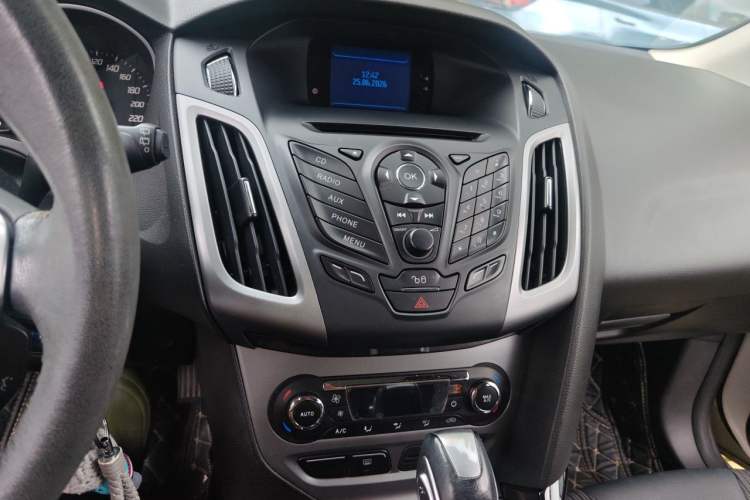 Used Ford Focus 2012 Hatchback 1.6L Automatic Comfort Model Audio And AC Panel