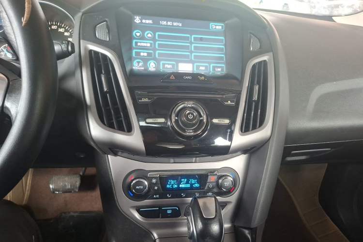 Used Ford Focus 2012 Hatchback 1.6L Automatic Fashion Edition Audio And AC Panel