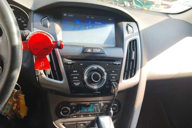 Used Ford Focus 2012 Hatchback 1.6L Automatic Fashion Edition Audio And AC Panel