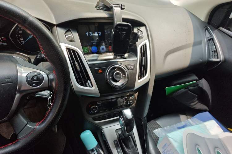 Used Ford Focus 2012 Sedan 1.6L Automatic Fashion Edition Audio And AC Panel