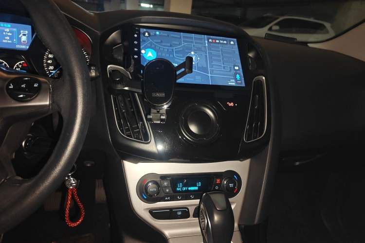Used Ford Focus 2012 Hatchback 2.0L Automatic Luxury Sport Model Audio And AC Panel