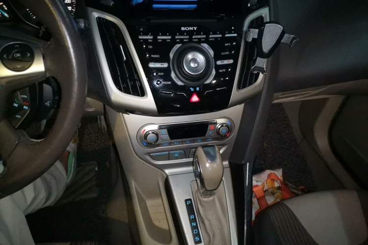 Used Ford Focus 2012 Hatchback 1.6L Automatic Fashion Edition Audio And AC Panel