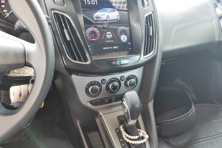 Used Ford Focus 2012 Hatchback 1.6L Automatic Comfort Model Audio And AC Panel