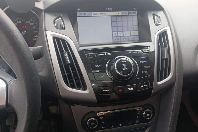 Used Ford Focus 2012 Sedan 1.6L Manual Fashion Edition Audio And AC Panel