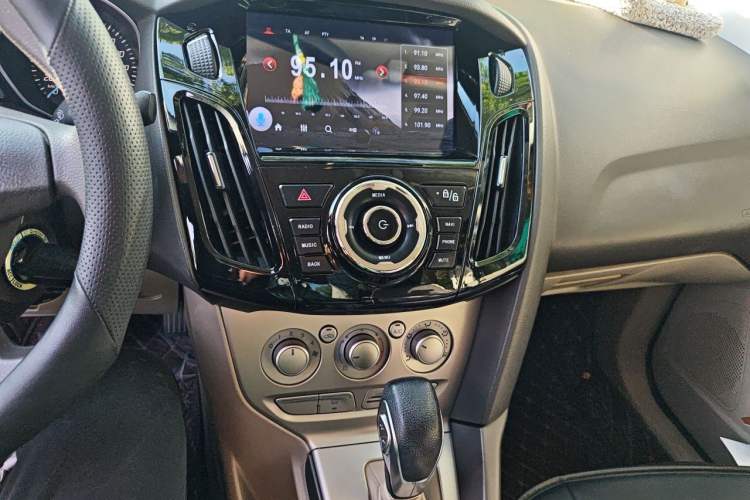 Used Ford Focus 2012 Sedan 1.6L Automatic Comfort Model Audio And AC Panel