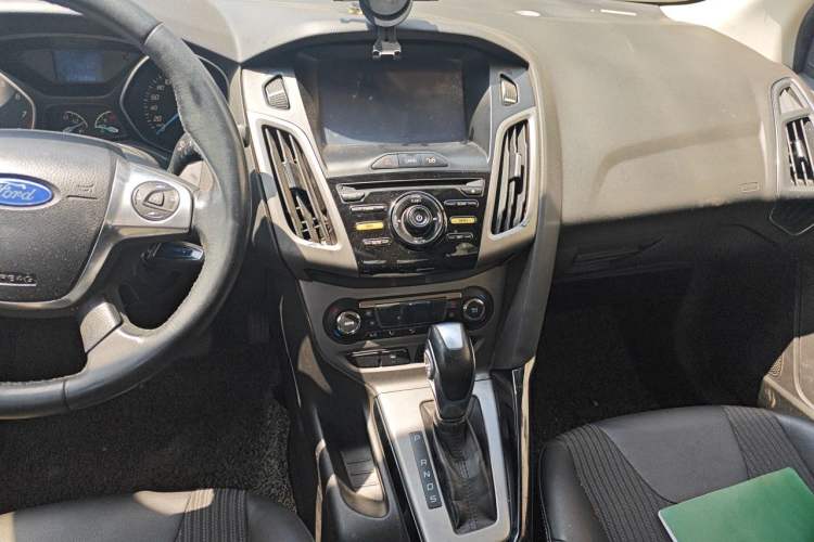 Used Ford Focus 2012 Sedan 1.6L Automatic Fashion Edition Audio And AC Panel