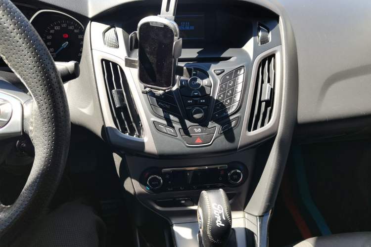 Used Ford Focus 2012 Sedan 1.6L Automatic Fashion Edition Audio And AC Panel
