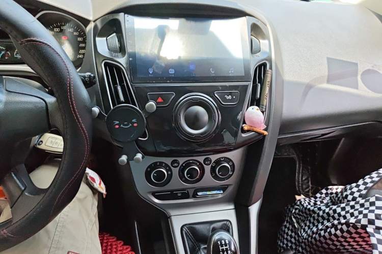 Used Ford Focus 2012 Hatchback 1.6L Manual Comfort Model Audio And AC Panel