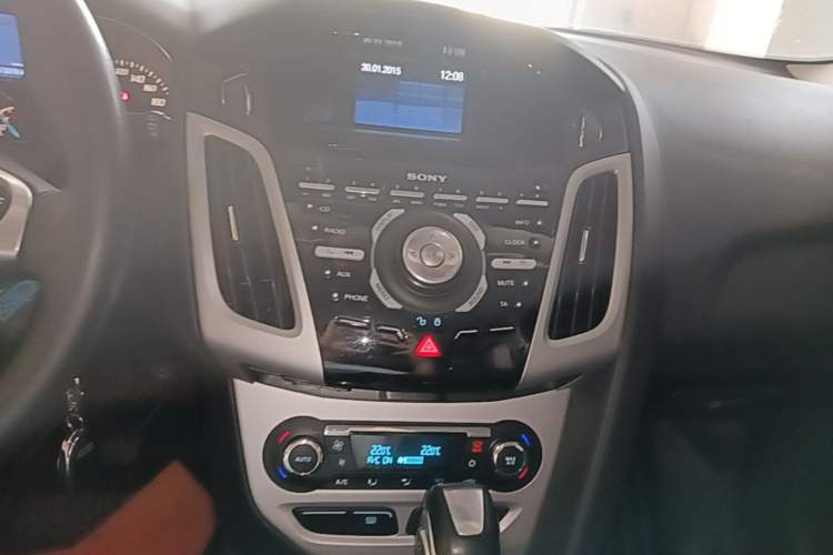 Used Ford Focus 2012 Hatchback 2.0L Automatic Luxury Sport Model Audio And AC Panel