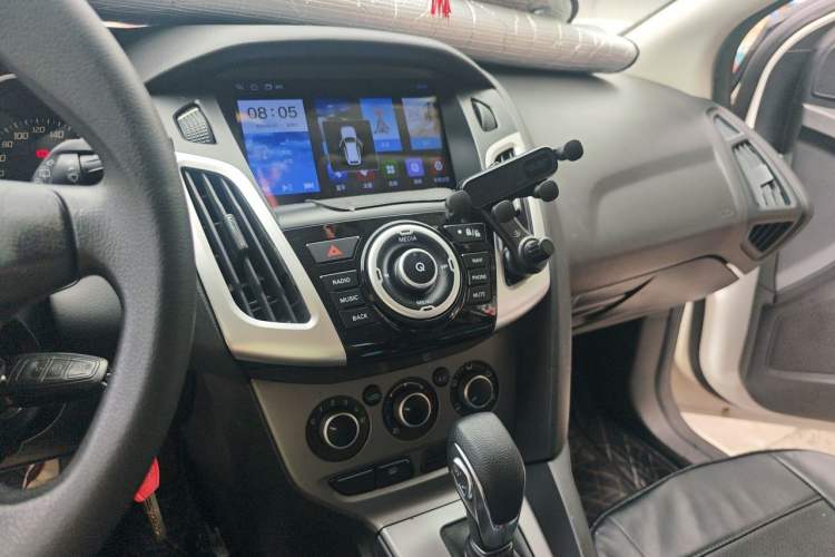Used Ford Focus 2012 Hatchback 1.6L Automatic Comfort Model Audio And AC Panel