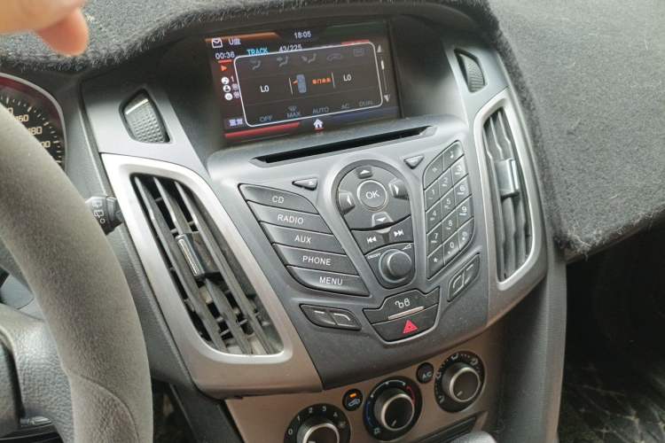 Used Ford Focus 2012 Hatchback 1.6L Automatic Comfort Model Audio And AC Panel