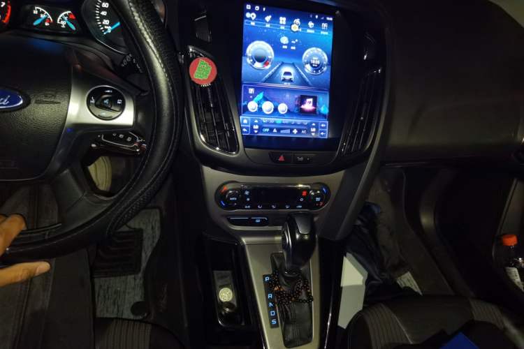 Used Ford Focus 2012 Hatchback 1.6L Automatic Fashion Edition Audio And AC Panel
