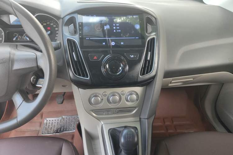 Used Ford Focus 2012 Sedan 1.6L Manual Comfort Model Audio And AC Panel