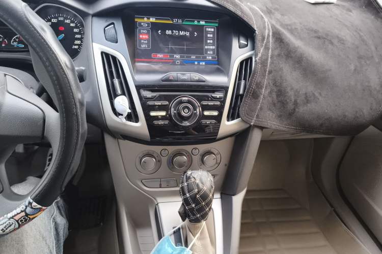 Used Ford Focus 2012 Sedan 1.6L Automatic Comfort Model Audio And AC Panel