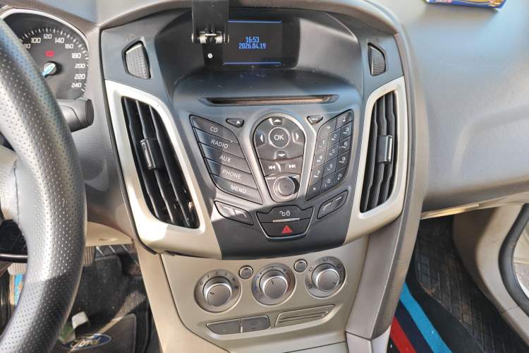 Used Ford Focus 2012 Sedan 1.6L Manual Comfort Model Audio And AC Panel