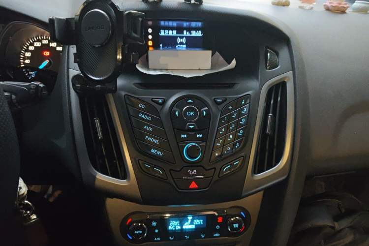 Used Ford Focus 2012 Hatchback 1.6L Automatic Fashion Edition Audio And AC Panel