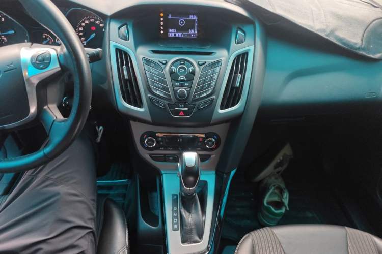 Used Ford Focus 2012 Sedan 1.6L Automatic Fashion Edition Audio And AC Panel
