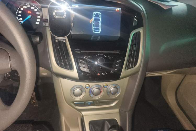 Used Ford Focus 2012 Sedan 1.6L Manual Comfort Model Audio And AC Panel