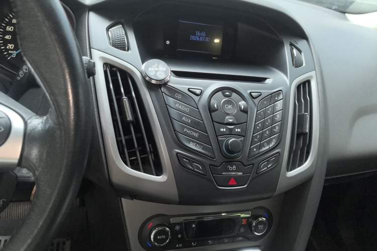 Used Ford Focus 2012 Hatchback 1.6L Automatic Fashion Edition Audio And AC Panel