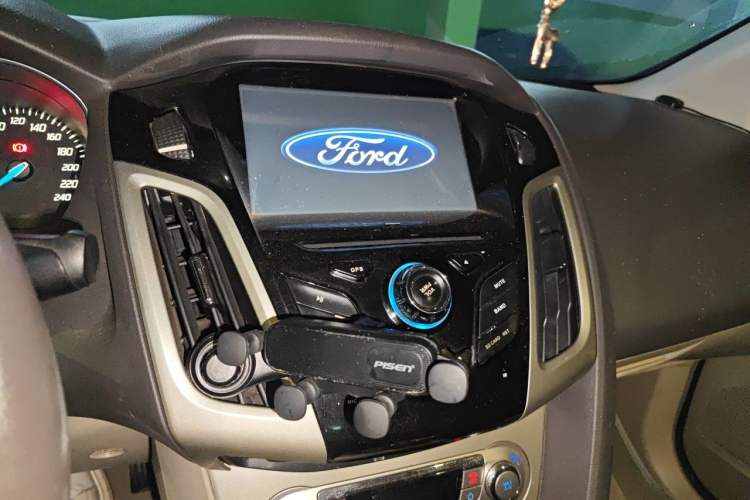 Used Ford Focus 2012 Sedan 1.6L Automatic Fashion Edition Audio And AC Panel