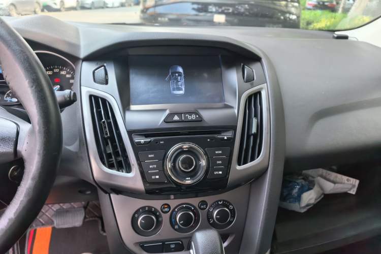Used Ford Focus 2012 Hatchback 1.6L Automatic Comfort Model Audio And AC Panel