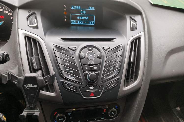 Used Ford Focus 2012 Hatchback 1.6L Automatic Fashion Edition Audio And AC Panel