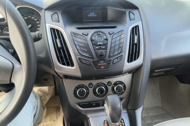 Used Ford Focus 2012 Hatchback 1.6L Automatic Comfort Model Audio And AC Panel