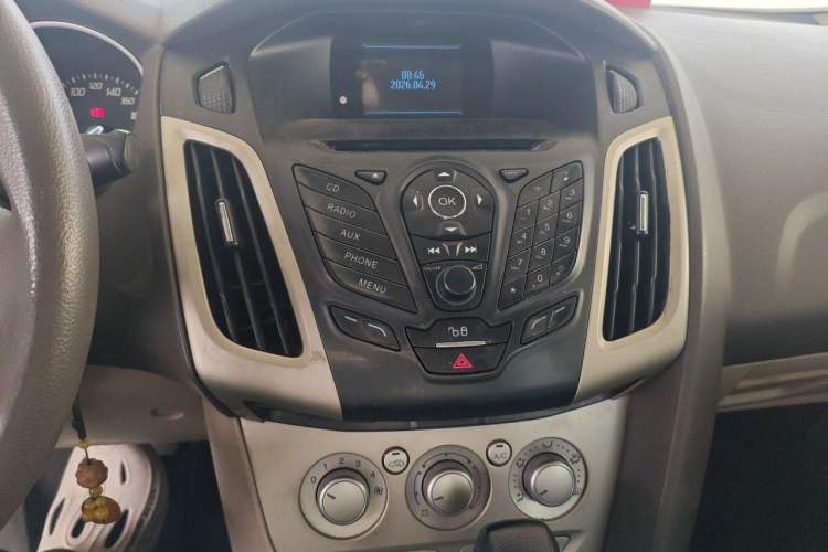 Used Ford Focus 2012 Sedan 1.6L Automatic Comfort Model Audio And AC Panel