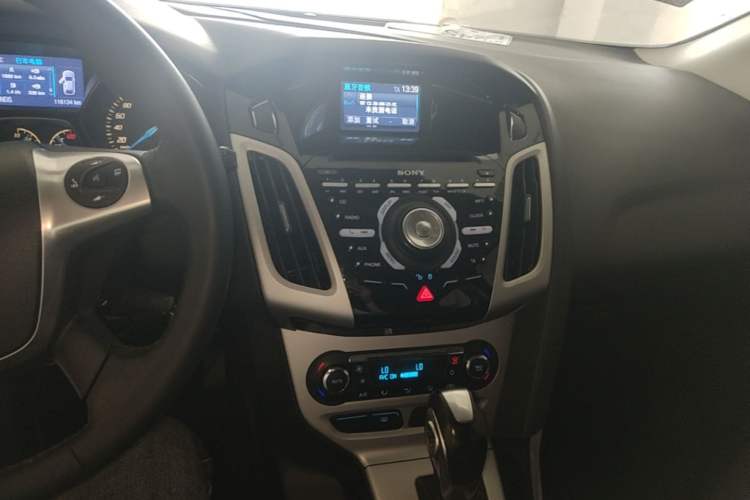 Used Ford Focus 2012 Hatchback 2.0L Automatic Luxury Sport Model Audio And AC Panel