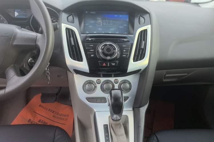 Used Ford Focus 2012 Sedan 1.6L Automatic Comfort Model Audio And AC Panel