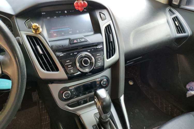 Used Ford Focus 2012 Sedan 1.6L Automatic Fashion Edition Audio And AC Panel