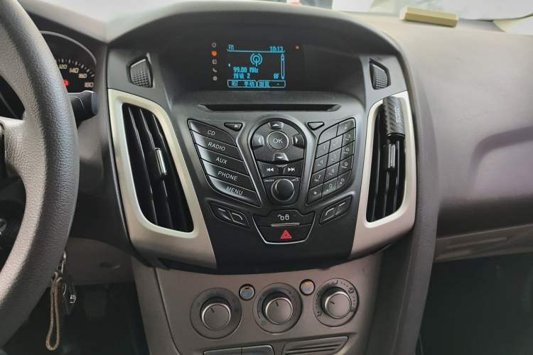 Used Ford Focus 2012 Sedan 1.6L Manual Comfort Model Audio And AC Panel