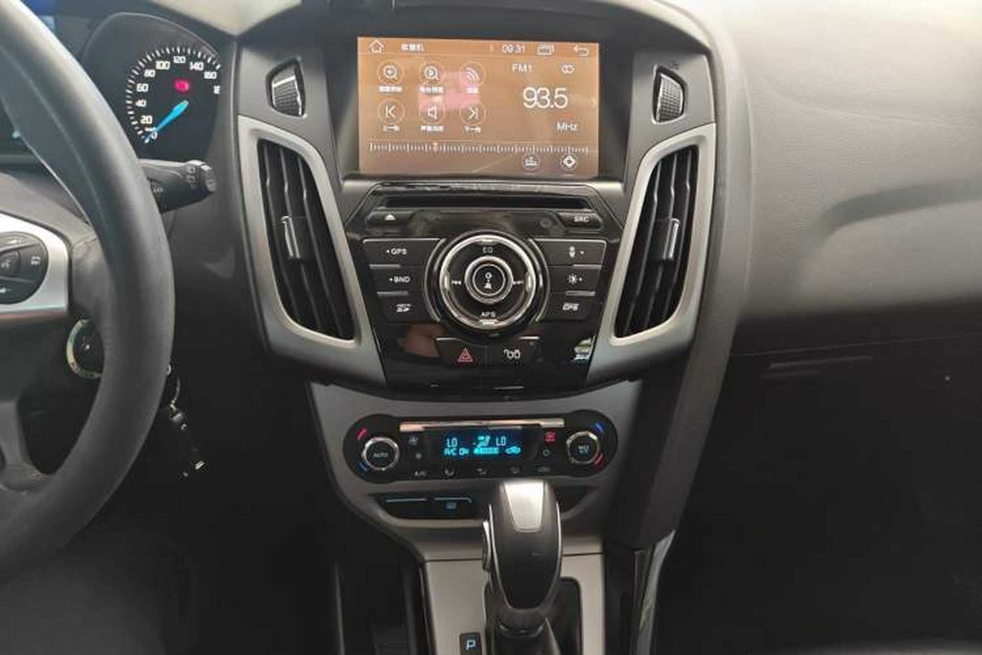 Used Ford Focus 2012 Hatchback 1.6L Automatic Fashion Edition Audio And AC Panel