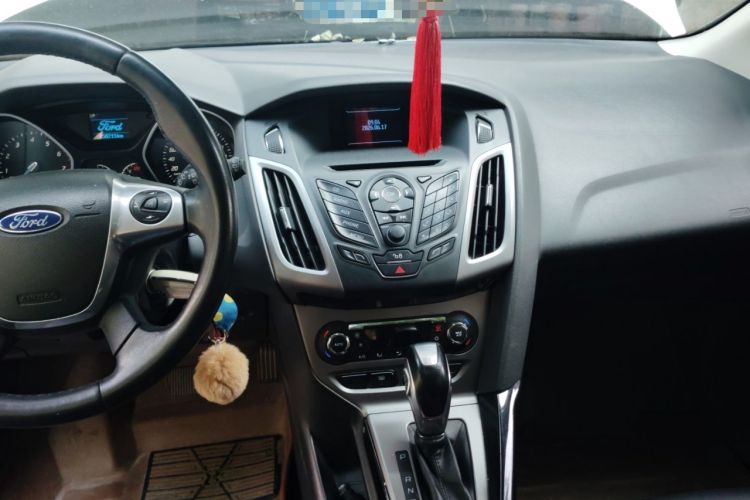 Used Ford Focus 2012 Hatchback 1.6L Automatic Fashion Edition Audio And AC Panel